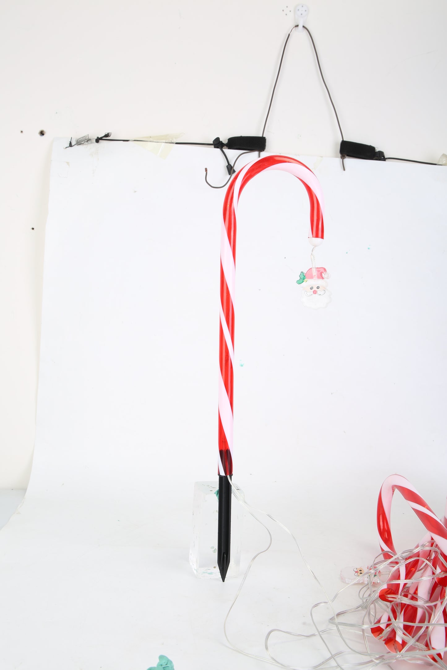 1Set Solar Christmas Candy Cane Lights With 12 Candies 72LEDs Outdoor Christmas Decorations IP44 Waterproof Flickering Pathway Markers String Lights With 8 Modes 6Hrs Timer